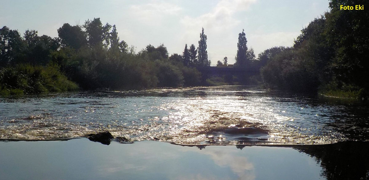 rkm. 234,3 Stupeň za Tršnicí  za nízkého stavu 2,3 m3/s ze Skalky